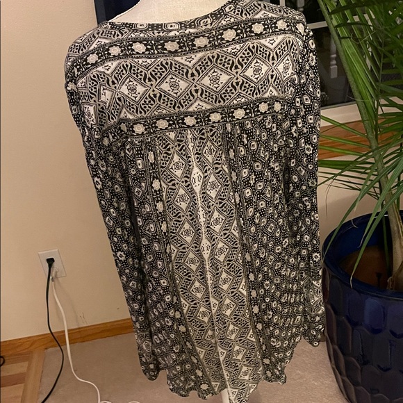 Lucky Brand Black and White Geometric Blouse - Picture 3 of 5